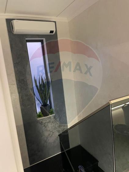 COMISION 0% la cumparator,PRET NEGOCIABIL,vila moderna cu piscina
