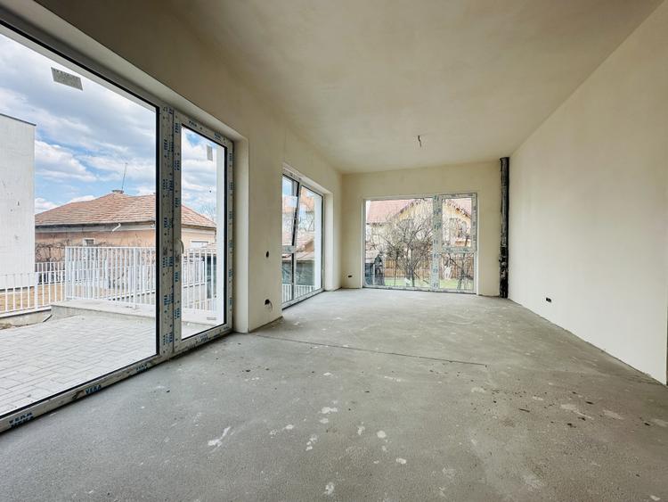Oportunitate Excepțională de Locuire, Investiție sau Sediu de Firmă: Duplex Prem