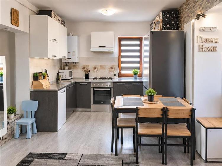 Apartament 3 camere 2 balcoane parcare zona Gusterita
