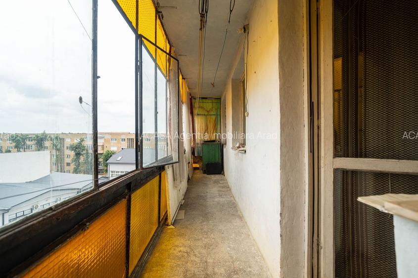 Apartament 4 camere decomandat - bvd. Revolutiei - COMISION 0 - 8