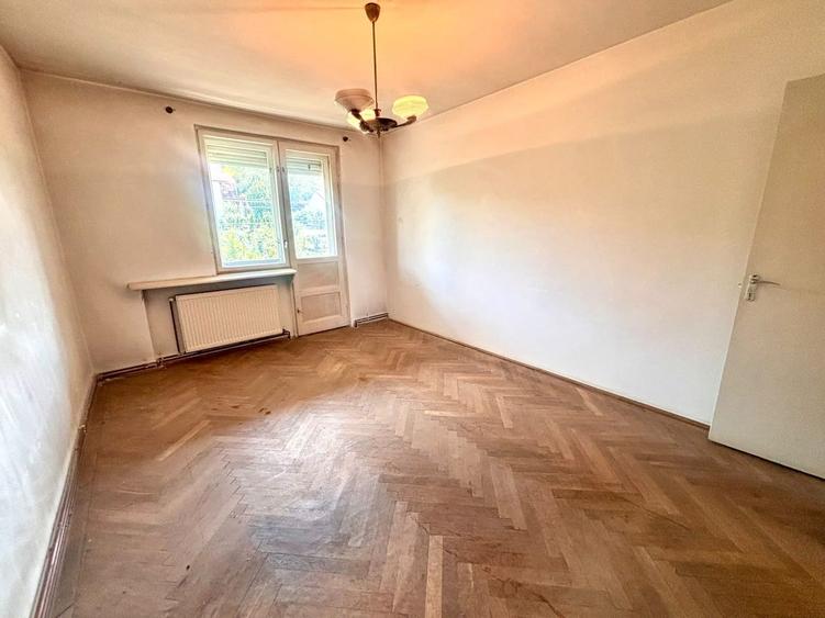 Apartament 3 camere central Ștrand cu garaj si boxa