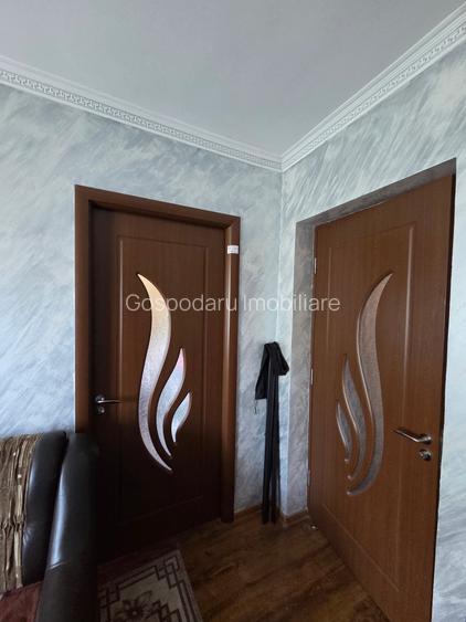 Apartament 3 camere etaj 4 zona liceu Emil Botta Adjud - 2