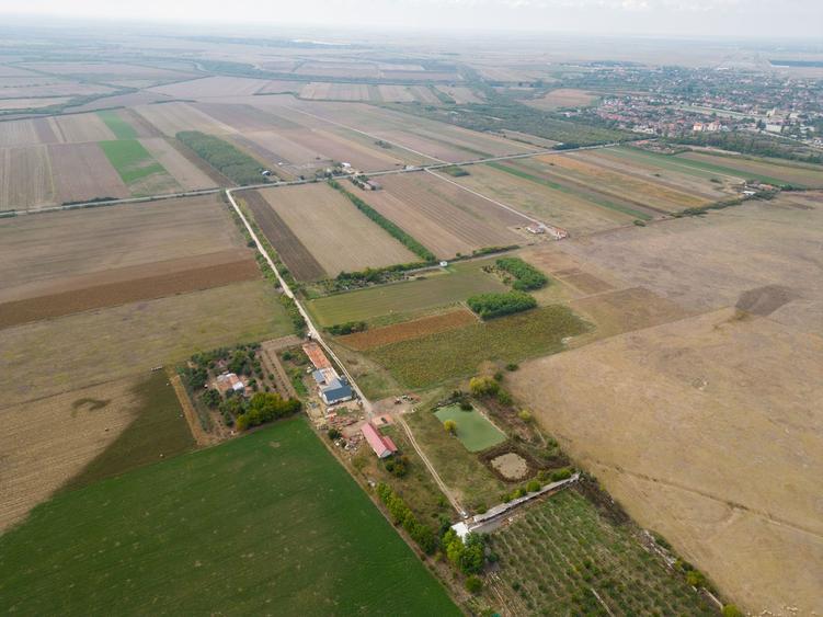 Casă cu teren 13 418 mp intravilan