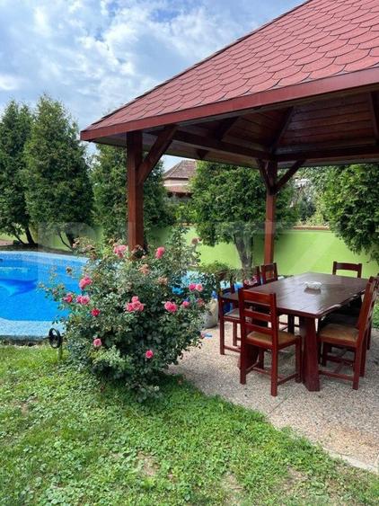 Proprietate de excepție cu casă spațioasă, piscină și teren generos