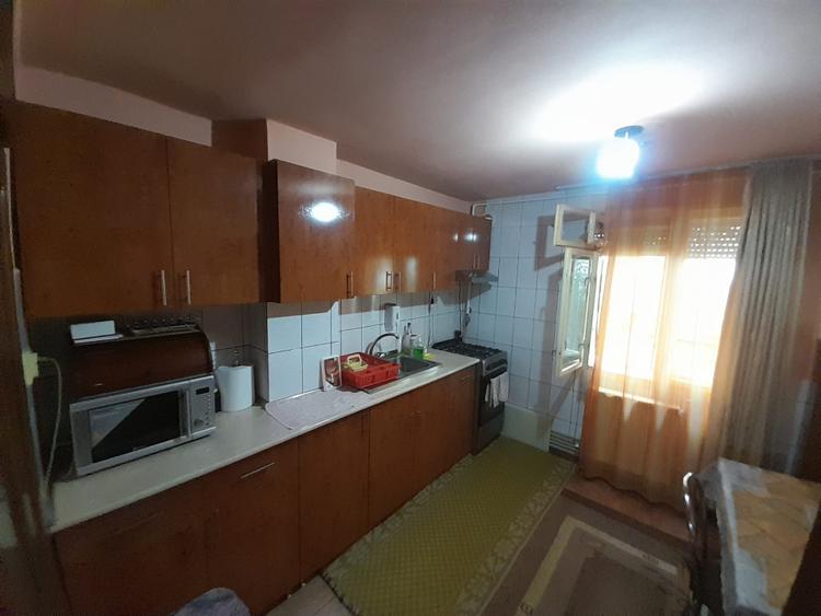 Apartament 4 camere,Parter,zona Imparatul Traian