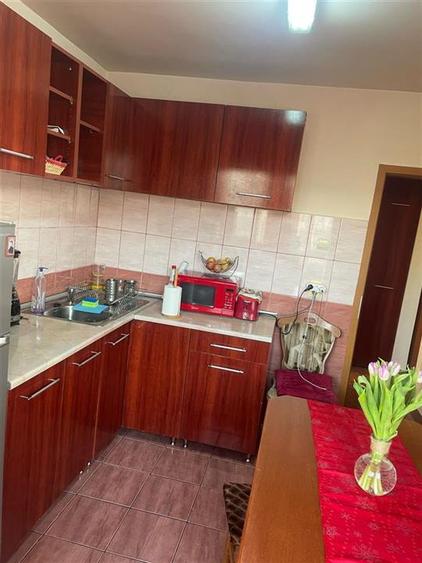 Apartament 2 camere decomandat 2 balcoane pivnita zona Garii