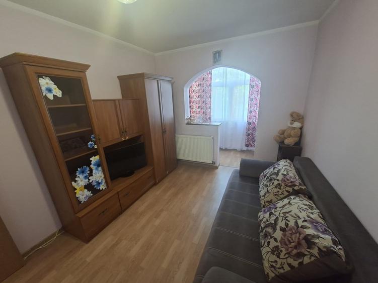 Apartament cu 2 camere decomandat, etaj 2/4, zona Alexandru cel Bun