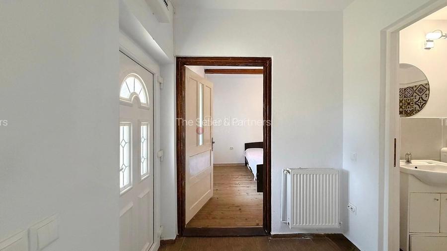 Casa saseasca traditionala La asfalt Curte generoasa