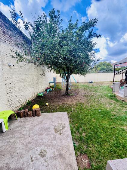 Casă 10 camere, 170 mp, zona Lunei