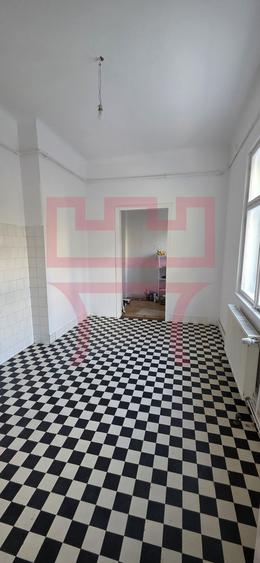 Apartament nemobilat sau birou in casa 160mp zona Emil Isac