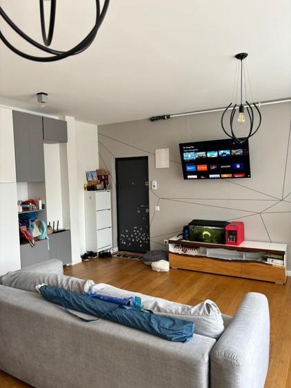 Apartament cu 3 camere semidecomandat în Florești