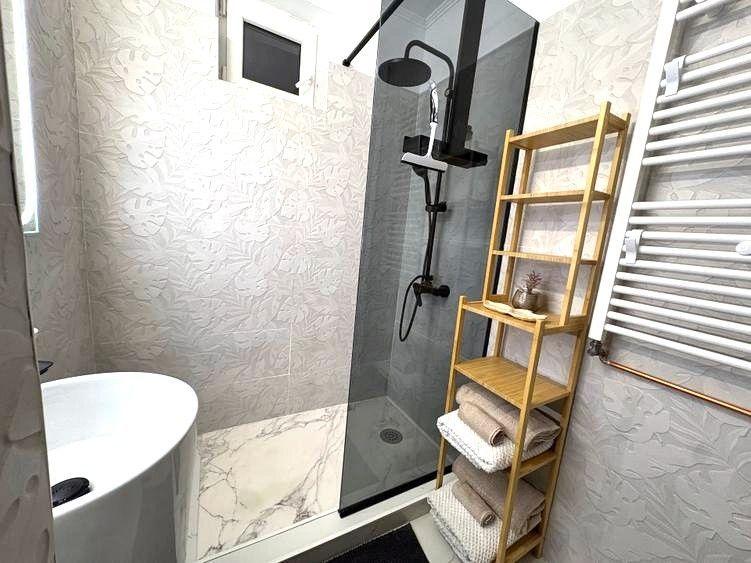 🏡 ]nchiriez Apartament cu 3 camere, 68 mp, parcare inclusă, Titan