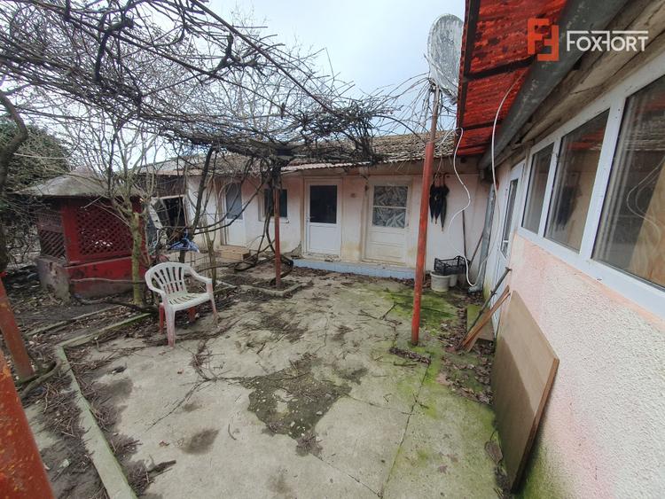 Casa de vanzare cu 3 camere si teren de 1008 mp - Deta