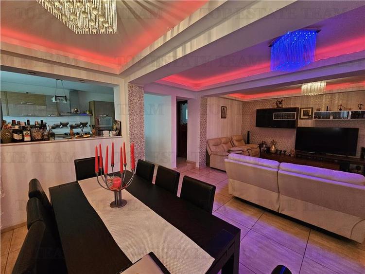 Vila lux 5 camere cu gradina superba centru Domnesti