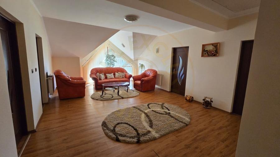 De Vanzare Casa Paulestiului 9 ari teren