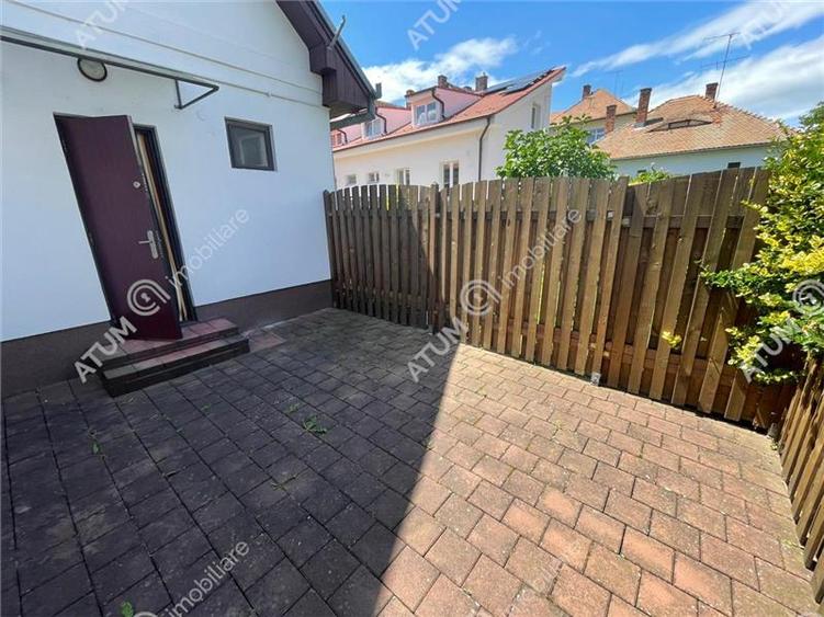 Apartament cu 1 camera la casa curte proprie zona Piata Cluj Sibiu