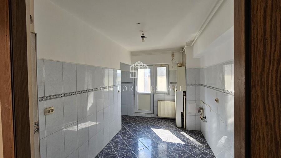 Apartament de vanzare, 3 camere decomandat.Republicii