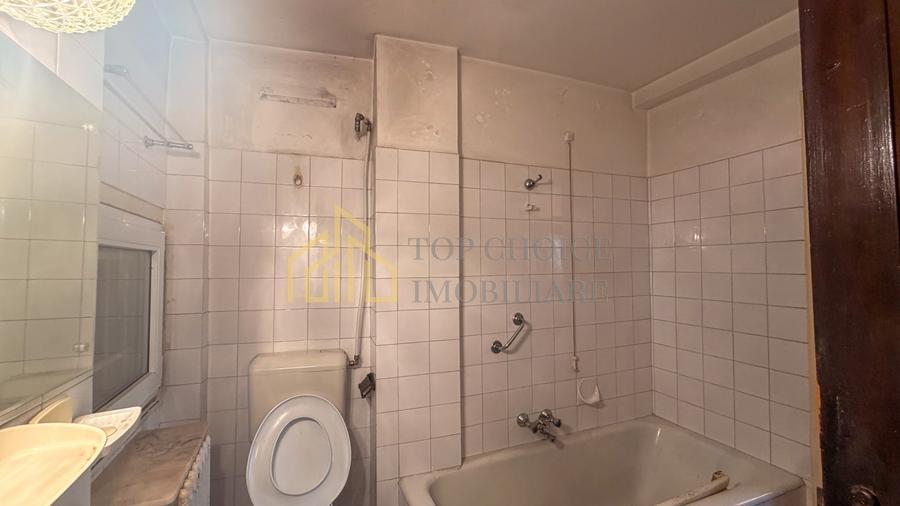 CAMERE TRANSFORMABIL IN 3 - LANGA SALA PALATULUI - CLADIRE CU ISTORIE