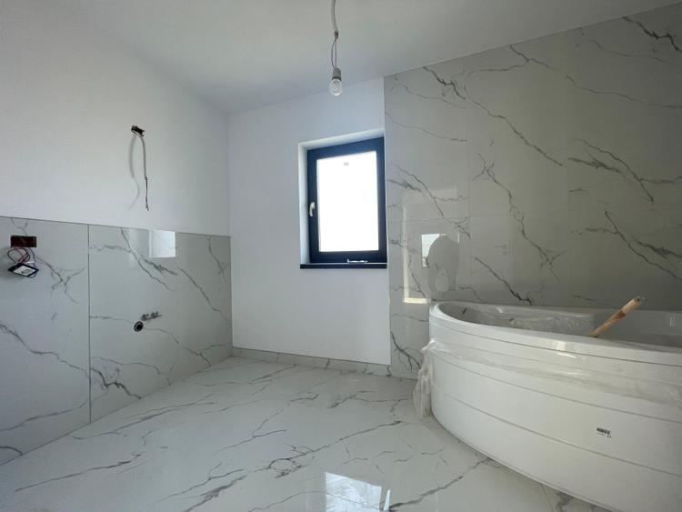 Duplex 3 camere separat prin baie Mosnita Noua