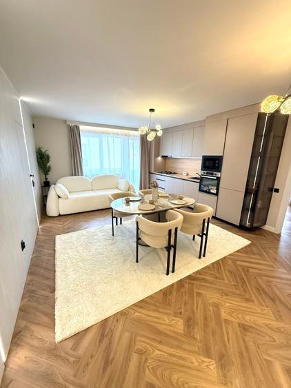 Proprietar vând ap 3 camere Florești, două băi, bloc cu lift