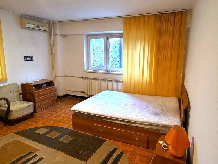 Garsonieră Bloc Monolit Splaiul Unirii Între Camera Comerț și Metrou Timpuri Noi
