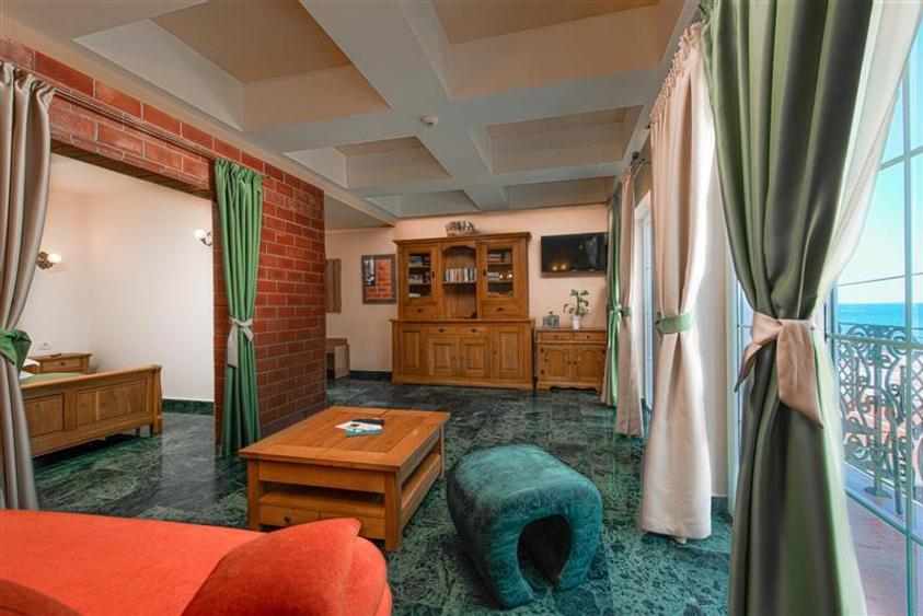 VANZARE HOTEL 4* IN MAMAIA, ZONA CAZINO