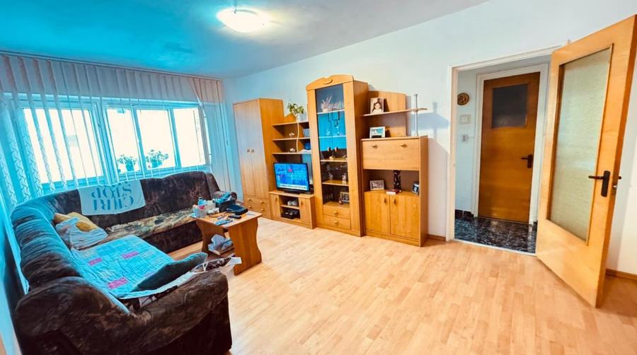 Apartament 2 camere intrare Răcădău, Strada Carpaților, etaj