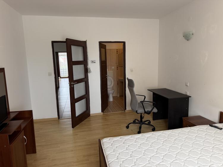 Apartament 2 cam ,balcon , parcare aproape de Shopping City