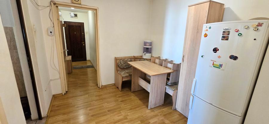 Se inchiriaza apartament 3 camere decomandat, bvd. Independentei, langa Golia
