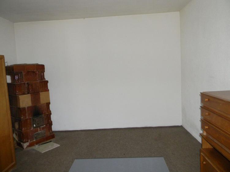 Proprietate cu 2 hale si casa la inchiriat,teren 1350mp