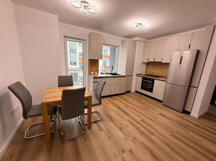 Apartament 3 camere semidecomandat zona Sesul de sus