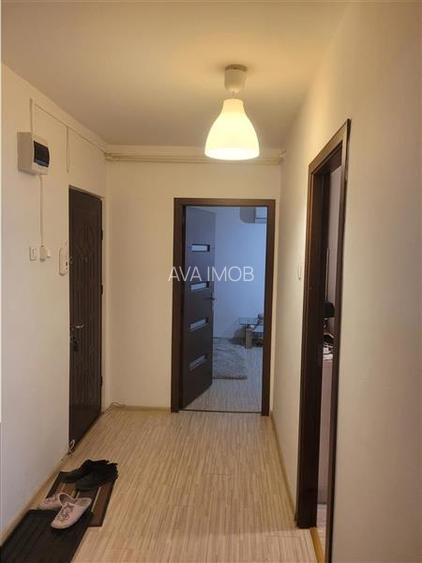 Apartament 3 camere ,zona Cora - 9