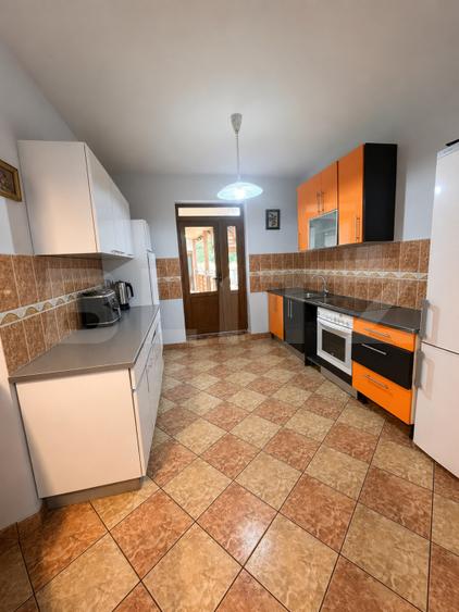 Casă individuală spațioasă + spațiu comercial, teren 3.940 mp – Livezile