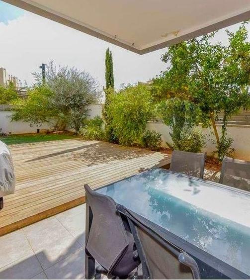 Apartament cu gradina si 2 locuri de parcare  Dorobanti Capitale