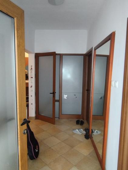 Vand casa in zona centrala DS+P cu 5 cam.