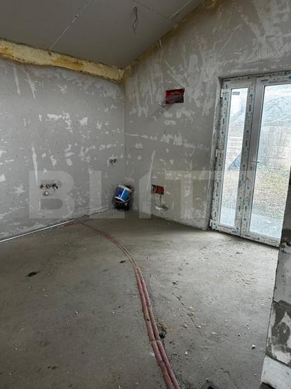 Oportunitate! Casă unifamilială semifinisată, P+M, 100 mp utili vedere la lac