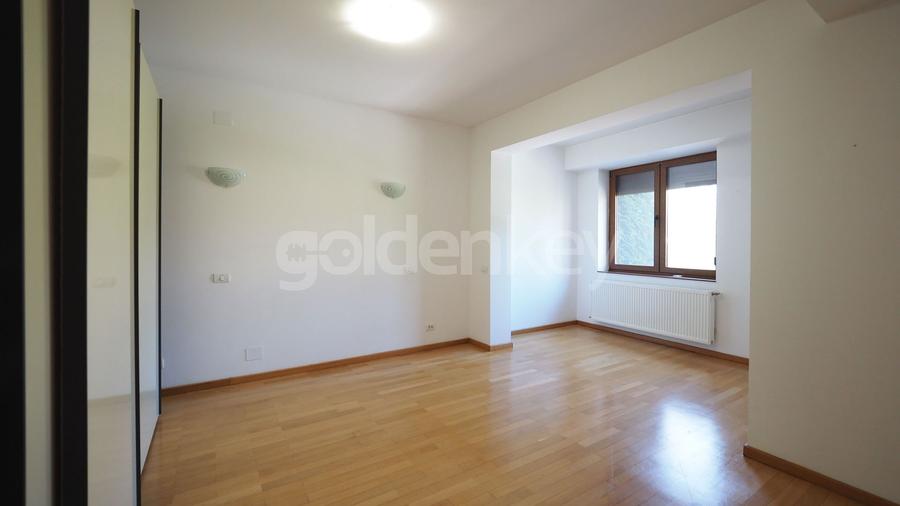 Vila cu 7 camere in complex rezidential