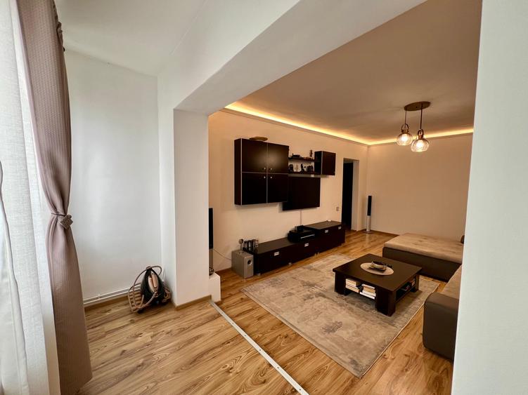 De vânzare | Apartament 3 camere | Semicentral | Etaj 7 | 2 băi | 2 balcoane