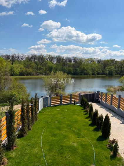 VILA ELEGANTA CU PISCINA INCALZITA SI IESIRE LA LAC - 12