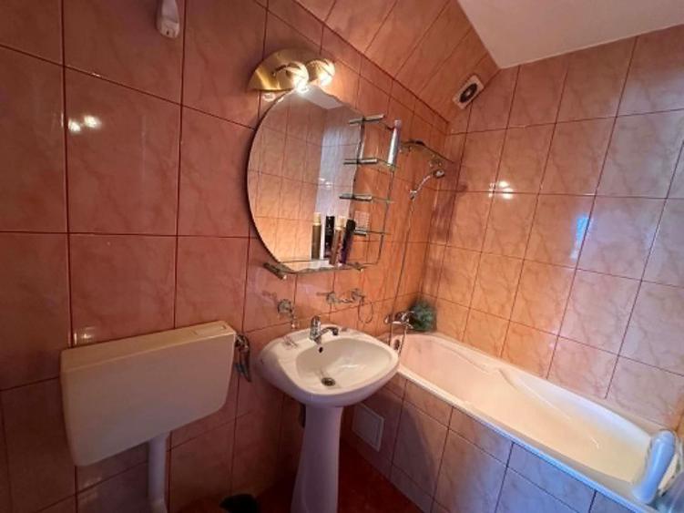 Aradului | 2 Camere | Etaj Intermediar | Decomandat.