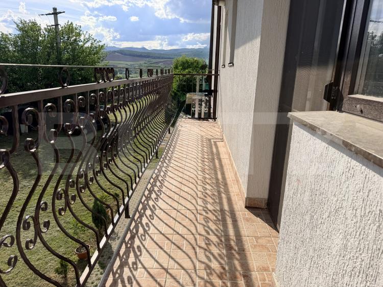 Apartament 3 camere, 60 mp, mobilat si utilat, boxa, loc de parcare, zona Cetate