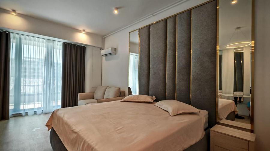 Studio spatios cu balcon mare si vedere laterala la mare in Tomis Vila