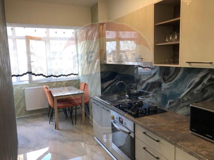 Apartament cu 3 camere de închiriat în zona Nufărul