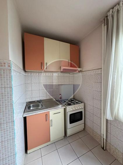 Apartament cu 3 camere de închiriat ultracentral