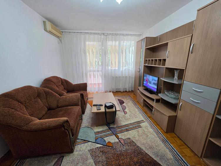 Basarabia intersectie Campia Libertatii, bloc 4 etaje,langa parcul Petrascu