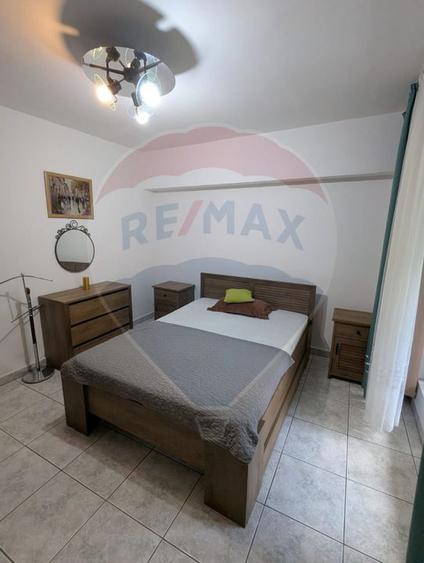 Apartament cu 2 camere de închiriat în zona P-ta Sfanta Vineri