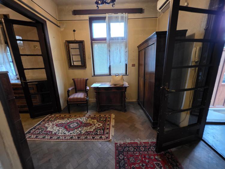 Apartament in vila ultracentra 1 Mai, Pta Victoriei s+p+m, vile tip interbelice