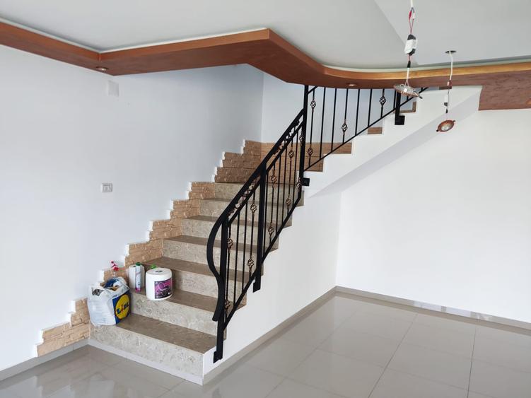 Casa P+M renovata cu 1100mp teren