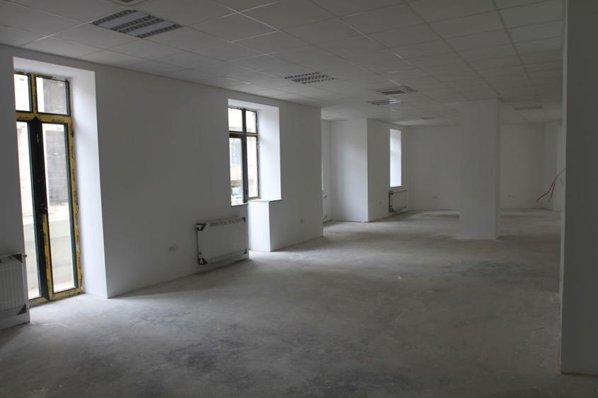 Piata Amzei, birou de dimensiuni medii-open space