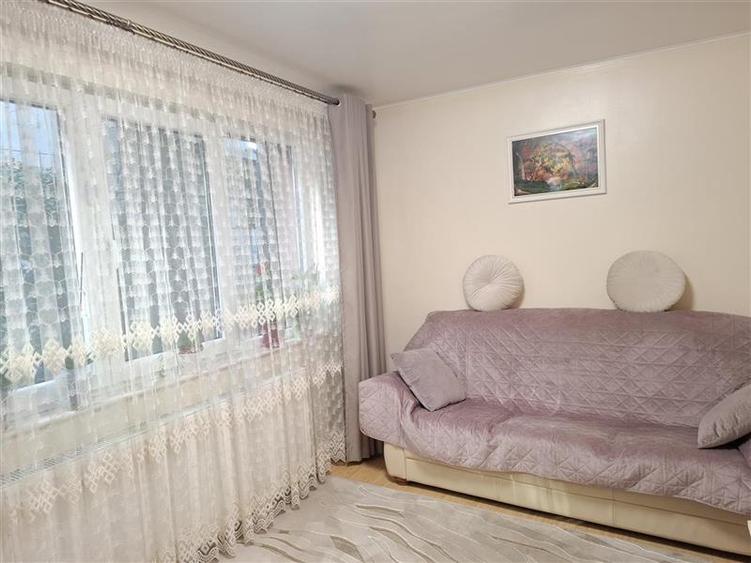 Apartament 2 camere, transformat in 3 camere, parter
